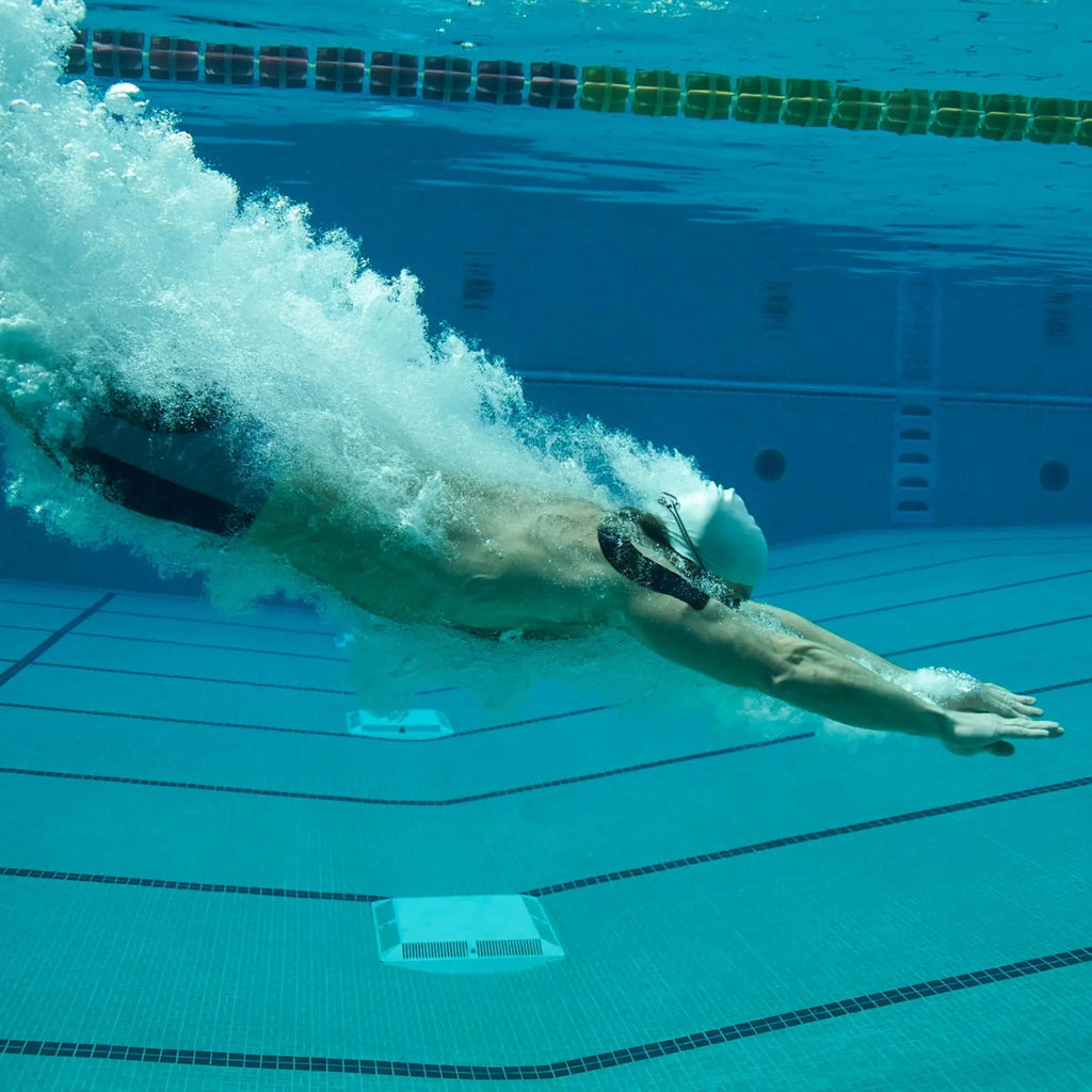 Man diving in pool#color_jet-black