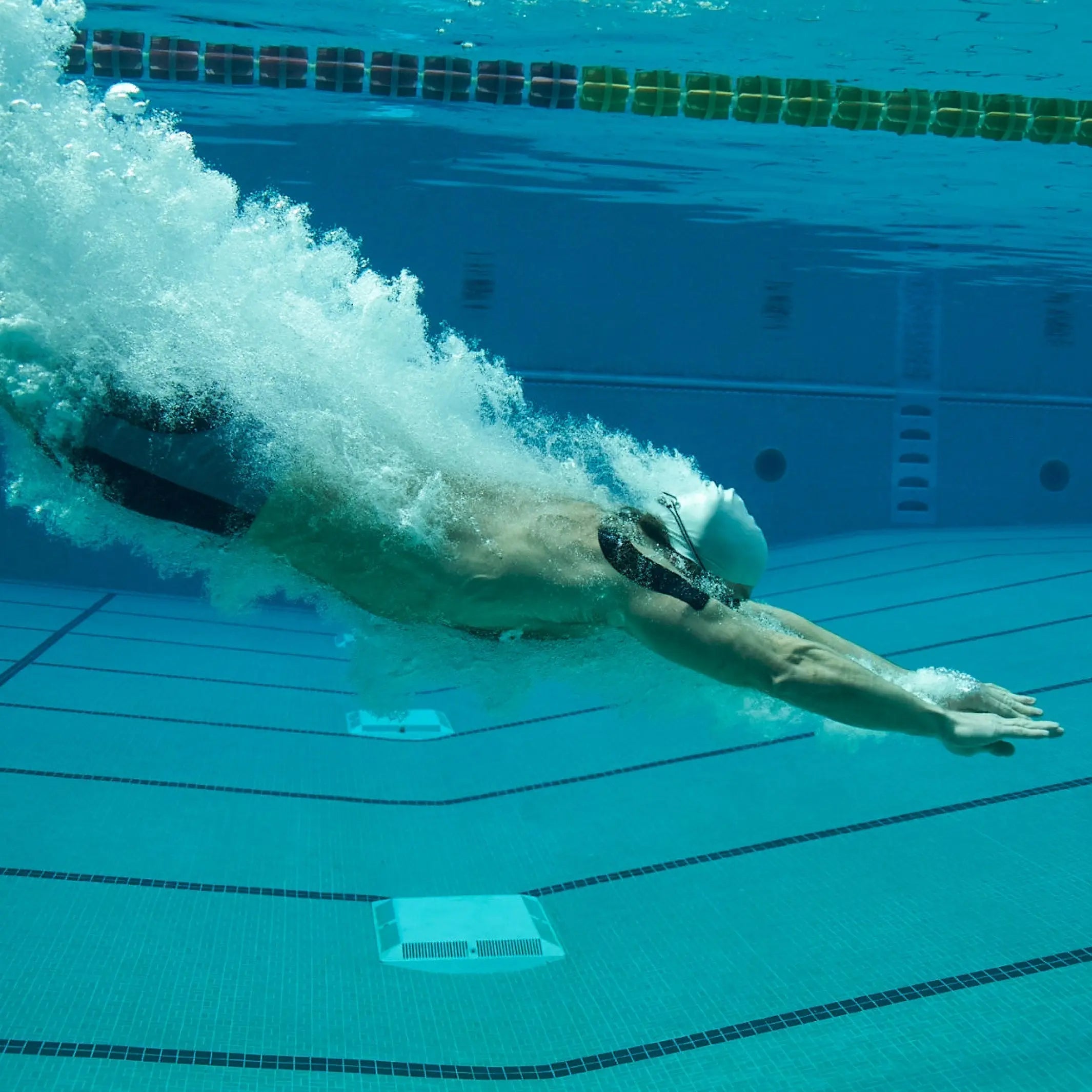 Man diving in pool#color_sonic-blue